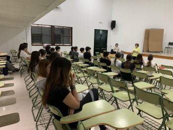 Nuestro centro entrega 2.030 € a la asociación AMAMA Córdoba